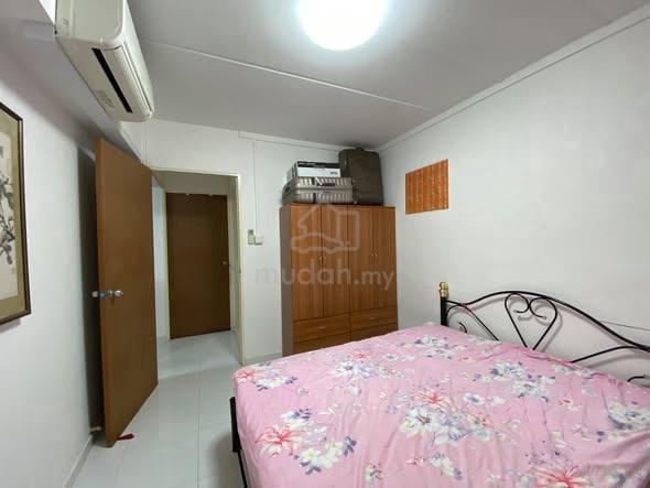 meduim room (1 or 2 org) kl wifi aircon room 1