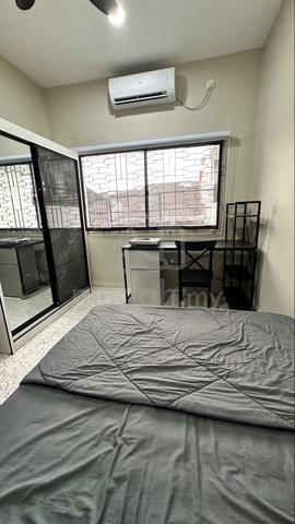 ROOM FOR RENT 🏠 Taman Pelangi, JB | Near CIQ | Bandar JB (female only) 1
