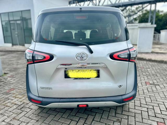 Toyota SIENTA 1.5 V (A) 2 Power door. Full loan - 2