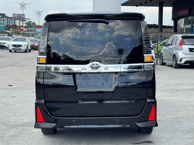 2021 Toyota VOXY 2.0 ZS KIRAMEKI III 2PD 7STR 38K - 4