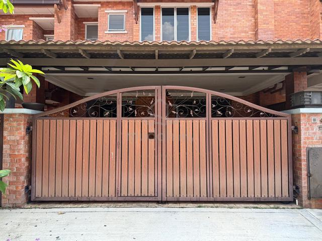 2 Storey House For Sale @ ALAM BUDIMAN 1