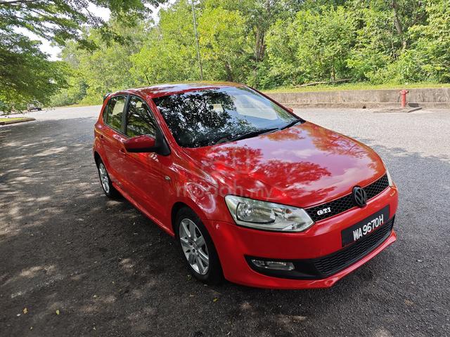 Volkswagen polo hatchback 1.6 AUTO - 1