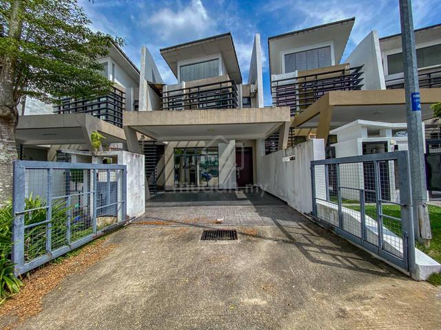 RENOVATED! Double Storey Laman Glenmarie, Shah Alam 1