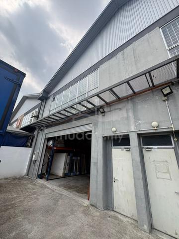 Batu Cave 1.5 Storey Factory / Warehouse , 30x100 , Limited Unit 1