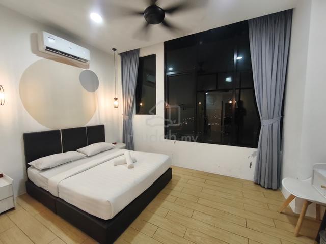Manhattan Suites @ ITCC 1