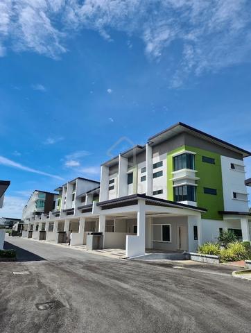 CORNER, 3 Storey Teres, MOYAN SQUARE 1