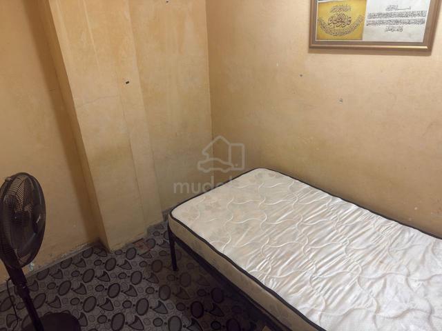 small room untuk disewakan 1