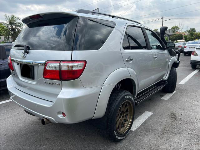 2009 Toyota FORTUNER 2.7 V TRD FACELIFT (PETROL) - 5