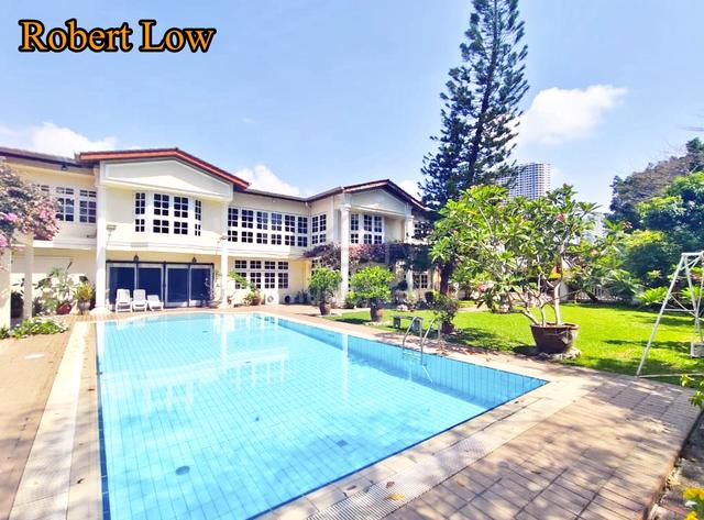 2 Storey Bungalow at PANTAI MOLEK with Swimming Pool and Big Garden 1