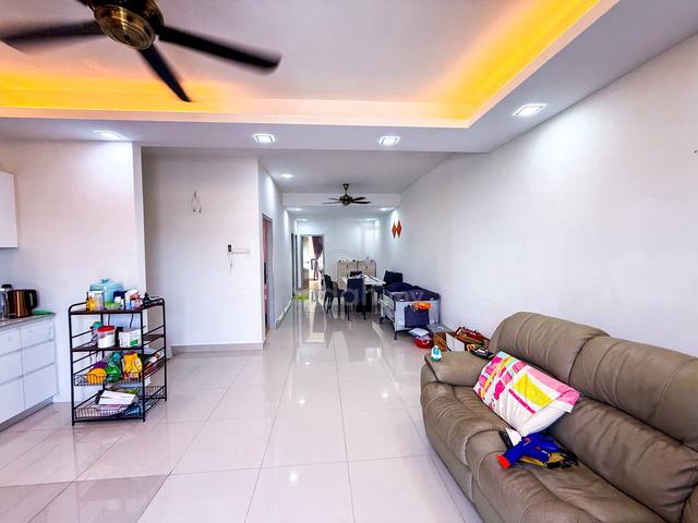 FULL LOAN CHEAPEST NON BUMI UNIT, Upper Floor Casa Bluebell Cybersouth 1