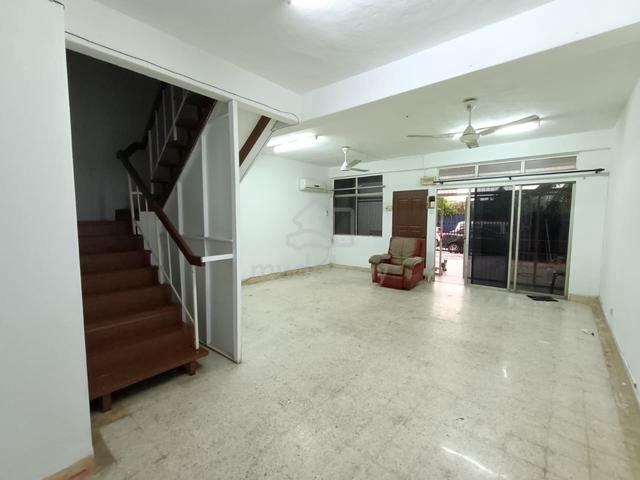 3 Storey Terrace House for Rent 1