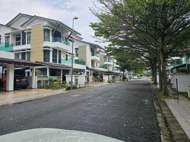 Laman bayu@North kiara bungalow 3storey corner for sell 1