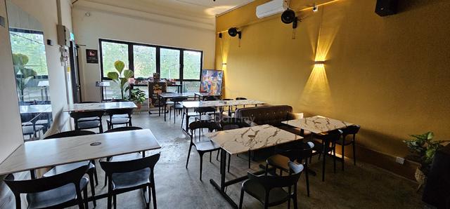 Retail/Cafe Space FOR RENT 1