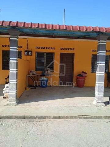 Rumah kampung Jalan sidang Latif Durian Tunggal Melaka 1