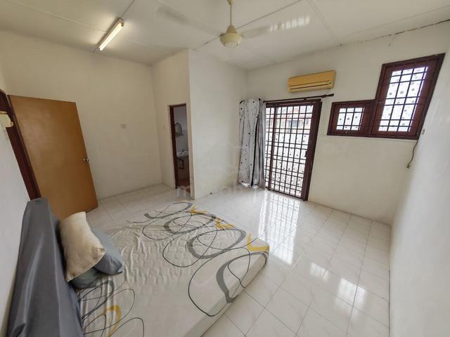 Taman Mas, Falim, 2.5 storey house for rent 1