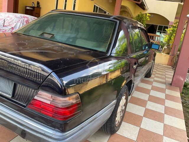 1995 Mercedes Benz 260E 2.6 (A) - 4