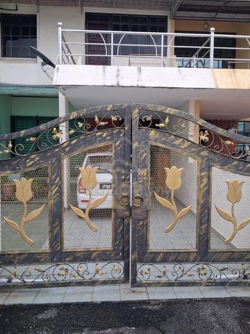Double Storey House for Sale Island Glades 1