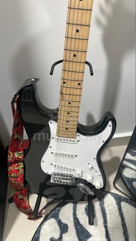 guitar electric - photo 2 of 3