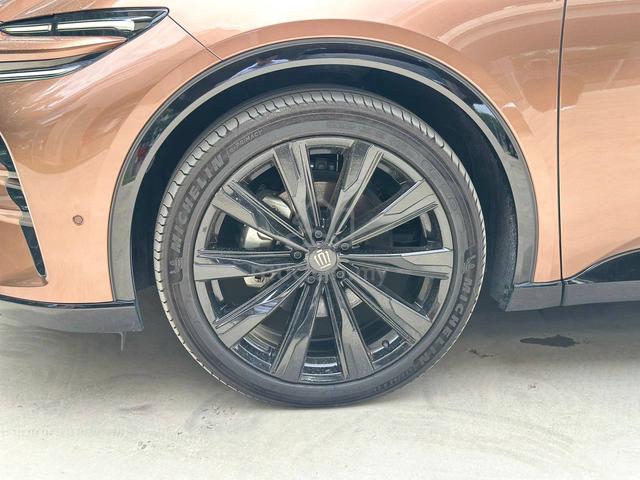 *Grade 5* *Bronze Colour* 2024 Toyota CROWN SPORT - 4