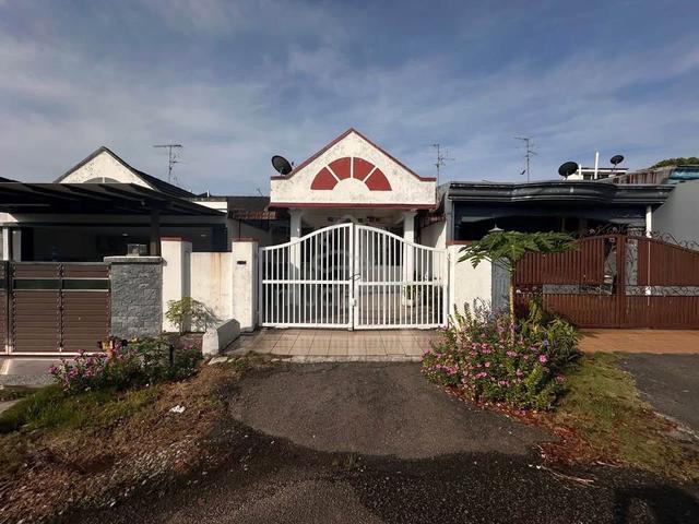 taman universiti single storey house 1