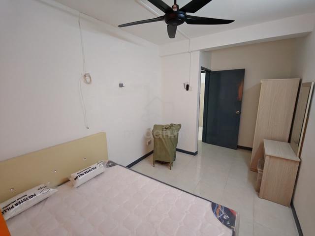Female room for rent Jelutong taman kheng tian Georgetown 1