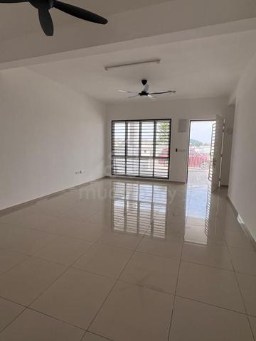 2 Storey Terrace,Nusari Bayu 2,Bandar Sri Sendayan, Negeri Sembilan. 1