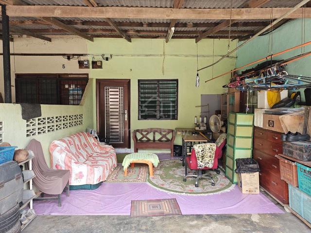 [MURAH & RENOVATED] Teres 2 tgkat Tmn Seri Mahkota Makmur, Jln Gambang 1
