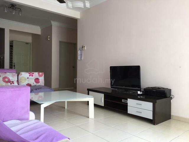 Female Chinese Non Smoker Aircond Platinum Lake PV10, Setapak 1