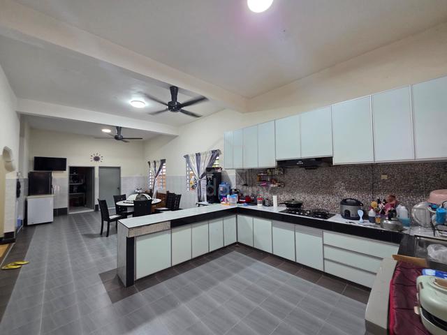 Rumah Banglo | Private Swimming Pool | 6 Bilik 5