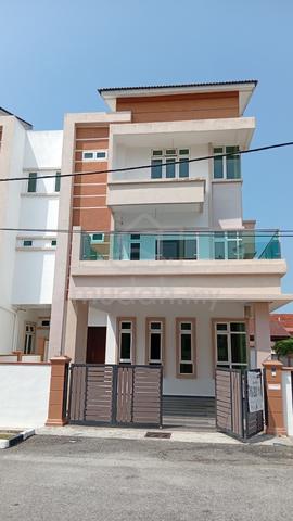 Luxury 2.5 Storey Semi-D Semabok 1