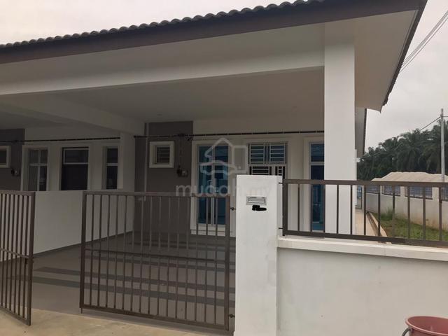 Rumah Sewa Taman Putera Indah, Tongkang Pechah 1