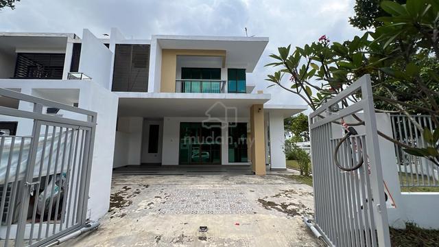 Corner unit Double Storey Bandar Dato Onn Johor Bahru 1