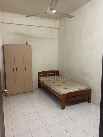 Apartment Putra Ria Taman Equine, room for rent 1
