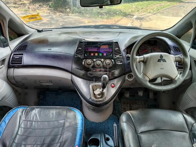 2005 Mitsubishi Grandis 2.4 (M) MIVEC Sport - 4