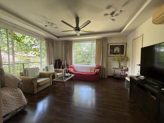 Kampung Tunku beside seapark near lrt banglow gated freehold big land 1