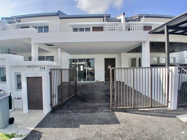 NEW VACANT UNIT 2 Storey Emilia Nilai Impian 1