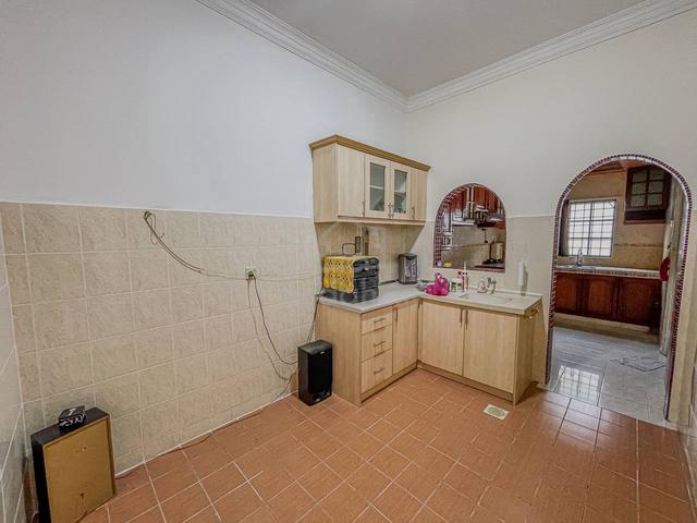 FULLY RENO!! 2 Storey Terrace Bandar Putra Permai Seri Kembangan 5