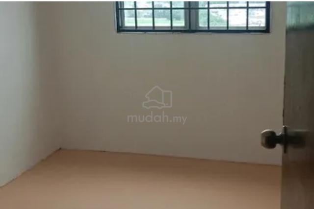 Iris Apartment (Taman Desa) 1