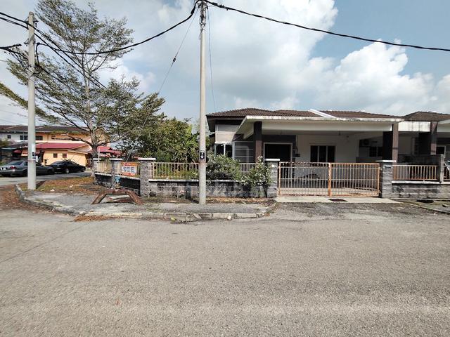 Freehold Corner Lot Semi D House Taman Sri Bahagia Teluk Intan Perak 1