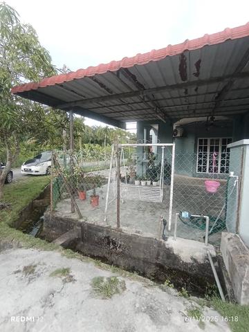 Nice corner lot single storey unit complete with gazebo 1