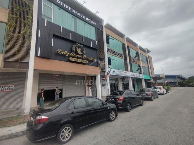 Facing Main Road Shoplot at Pusat Perniagaan Malim Permai 1