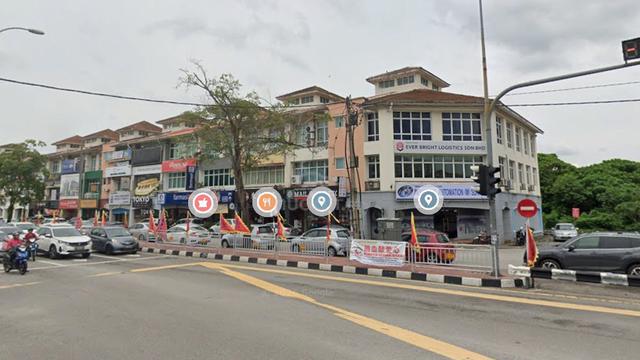 Adjoining Unit at GF Jalan Pusat Perniagaan Raja Uda For Rent 1