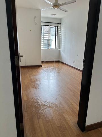 2 storey terrace denai alam to let 1