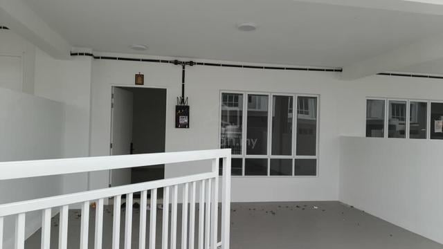 Bayu Sutera Basic Unit 2 Storey Terraced House Sendayan For Rent!! 1