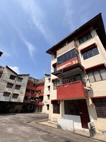 Flat Taman Perling 1