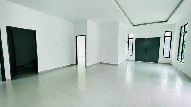 SEMI d SETINGKAT KOK LANAS TEPI SEKOLAH BANGGOL SAMAN 3