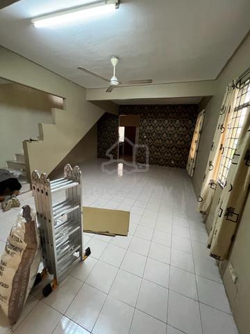 18*65 Taman Klang Utama, EndLot Double Storey Unit For Rent 1