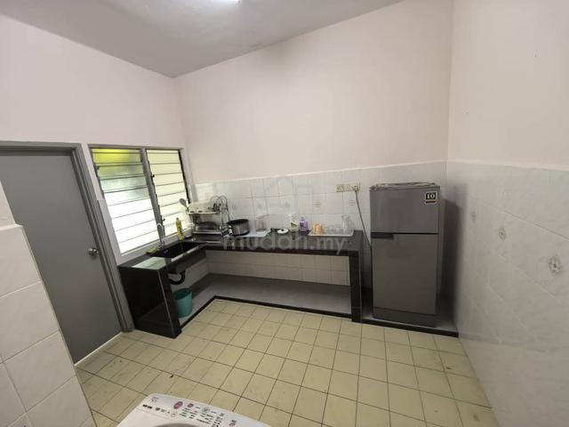Taman Bukit Semenyih 4 Bedrooms 3 Bathrooms Kitchen Cabinet Unit 1