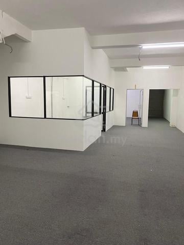 Ground Floor Facing Main road Shoplot For Rent | Padang Lallang, Desa 1