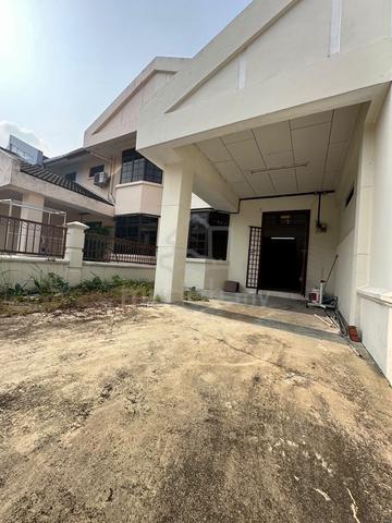 Double Storey Terrace House Rent / Tmn Daya / Setia Indah / Austin 1